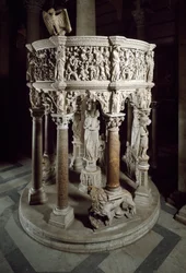 Cadeira. Escultura em mármore de Giovanni Pisano (1248-1314). 1302-1311 Catedral de Pisa (Duomo di Santa Maria Assunta di Pisa), Itália