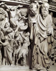 Detalhe dos relevos da cadeira realizados por Giovanni Pisano