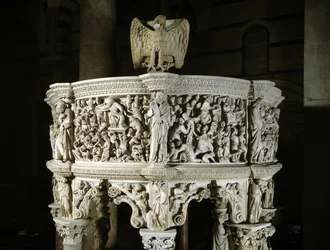 Vista geral da parte superior da cadeira realizada por Giovanni Pisano (1248-1314) (Detalhe dos relevos do púlpito de mármore) 1302-1311 Cathedrale de Pisa (Duomo di Pisa), Itália