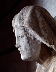 Virgem com criança. Detalhe (Escultura em mármore
