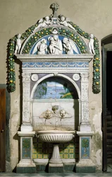 Fonte decorativa com alto relevo em mármore e terracota de Giovanni della Robbia (1469-1529) 1498. Sacristia de Santa Maria Novella, Florença
