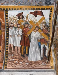 Histórias da Paixão de Cristo: Jesus sobe ao Calvário carregando a cruz e ajudado por Cireneu