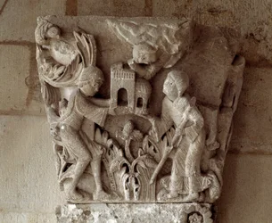 Apresentação de um modelo da igreja (capital esculpida)