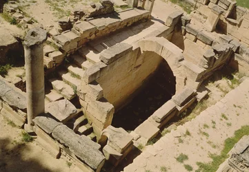 Vista aérea, de, a, nymphaeum, restaurado, por, a, romanos, em, c.20, BC