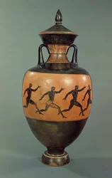 Ânfora panatenaica ática de figuras negras decorada com homens correndo, 375-370 aC (cerâmica)