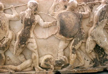 Luta pelo corpo de Pátroclo, friso do Tesouro Siphniano, c.525 aC (mármore)