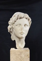 Chefe de Alexandre, o Grande (356-323 aC) (mármore)