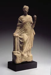 Estátua helenística (terracota) (veja também 257659)