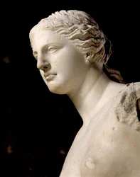 Vénus de Milo, detalhe da cabeça, período helenístico, c. 100 a.C., mármore