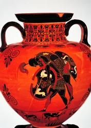 Civilização grega, século VI a.C. Cerâmica de figuras negras. Ânfora representando Ájax a transportar o corpo de Aquiles.