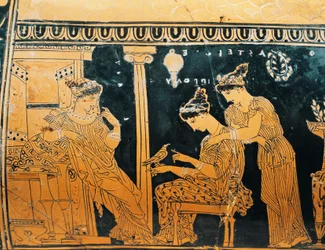 Cerâmica de algarismos vermelhos, Epinetron de Eretria Pintor representando a mulher na sua casa de banho, detalhe