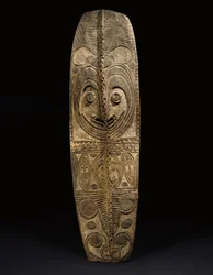 Escudo oval do Sepik Leste, Wogamusin ou Rio April (madeira)