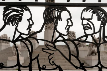 Portões de ferro forjado de escultura de homens nus em Frogner Park, Oslo, Noruega (ferro)