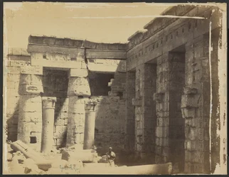 [Templo mortuário de Ramsés III]