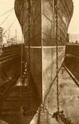 O Mauretania em doca seca, c. 1930