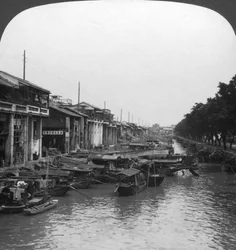 O canal lotado, da Ponte Inglesa, Cantão, China, 1901