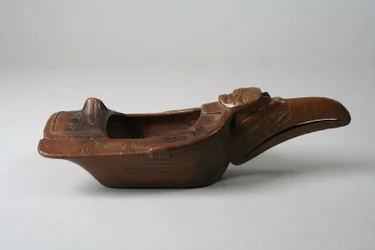 Raven Bowl, c.1870 (madeira e tinta)