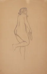 Modelo feminino em pé visto obliquamente por trás