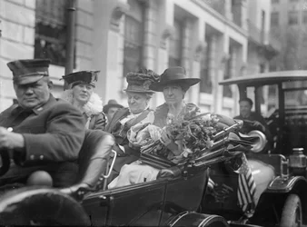 Jeanette Rankin chega para ser juramentada ao Congresso