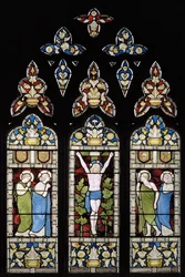 A crucificação, janela do leste, 1872 (vitral)