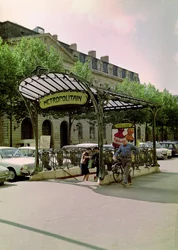 Vista da entrada do Hotel de Ville Metropolitain, 1899-1904