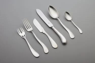 Seis peças de talheres "Tulipan": 1 faca de mesa