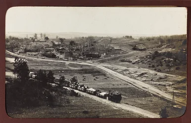 Primeira Guerra Mundial: a "Ucrânia nos anos 1914-1916 durante a invasão do exército alemão". Trem de Carga (foto a p/b)