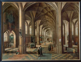 Interior de uma igreja, sacristão a mostrar o altar aos visitantes ...