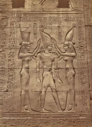 Edfu, coroação do rei pelas deusas