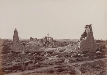 Karnak, Os Pilões de Hórus