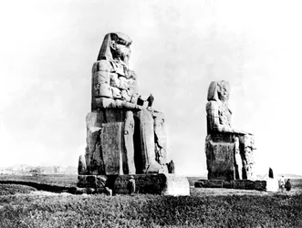 Os Colossos de Memnon, Tebas, Núbia, Egito, 1887