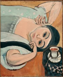 Laurette com uma chávena de café