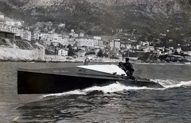 O barco a motor "Meeting de Monaco