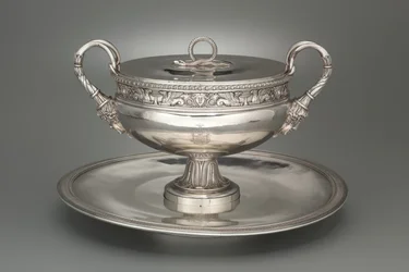 Terrina coberta com bandeja, 1798-1809