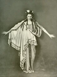 Uma mulher ateniense da moda BC 600-468, 1924.