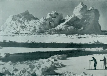 Um Berg terminando no pacote, c19101913, 1913