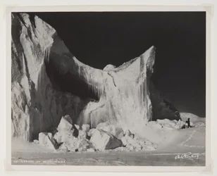 Um iceberg em solstício de verão, (impressão em brometo)