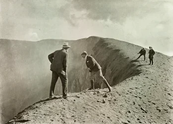 No Craters Brink, Asama-Yama, 1910.