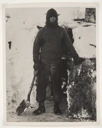 Capitão Oates durante a expedição Terra Nova (1910-13) ao Pólo Sul (impressão em brometo)