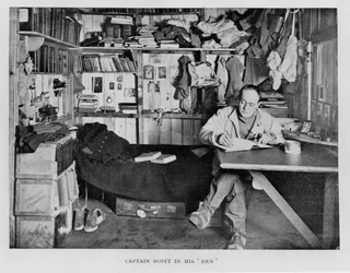 Capitão Scott em seu covil em Winter Quarters, 1911
