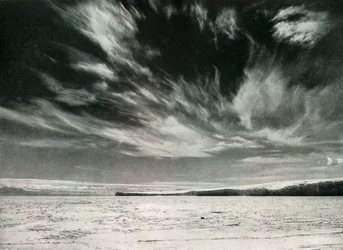 Notáveis nuvens cirros sobre a geleira Barne, 19 de dezembro de 1911, 1913