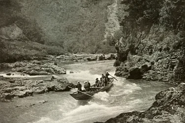 Atirando nas Corredeiras do Katsura-Gawa, 1910.
