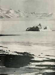 A cabana e as montanhas ocidentais do topo da rampa, c19101913, 1913.