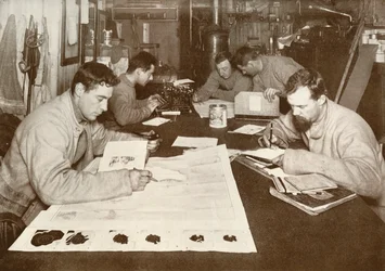 Trabalho de inverno da esquerda para a direita - Debenham, Cherry-Garrard, Bowers, Evans, Taylor, c1911, 1913