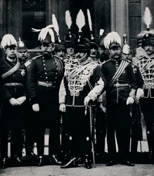 O futuro rei Eduardo VII e oficiais do Queens possuem Oxfordshire Hussars, 1897 1911