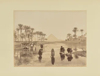 Mulheres, Fellahs, a tirar água perto das pirâmides, Cairo
