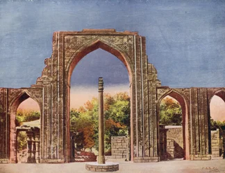 Masjid de Quwat-ul-Islam e pilar de ferro, Deli, Índia (fotografia a cores)