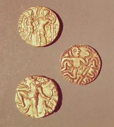 Dinares de KumarGupta I (425-454) Chandragupta I (320-335) e Sri Rajray (ouro)