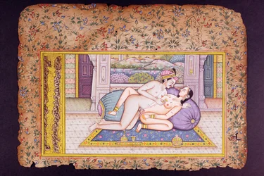 Cena erótica em um luxuoso boudoir, pintura em miniatura de Rajasthani