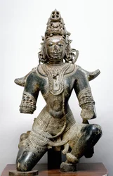 Garuda, do forte de Mandla, Madhya Pradesh, 1200 AD (pedra preta)